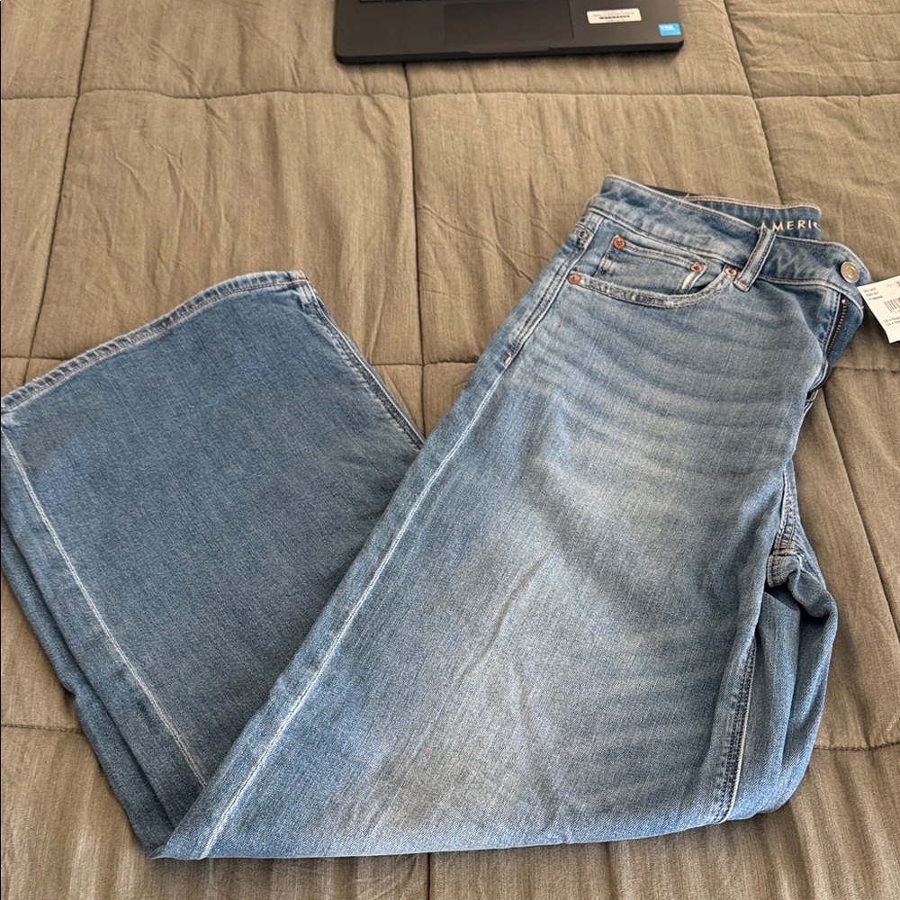 American Eagle Outfitters Light Wash Women’s Wide Leg Jeans